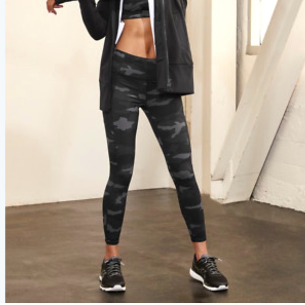 Athleta Contender 7/8 Camo Leggings